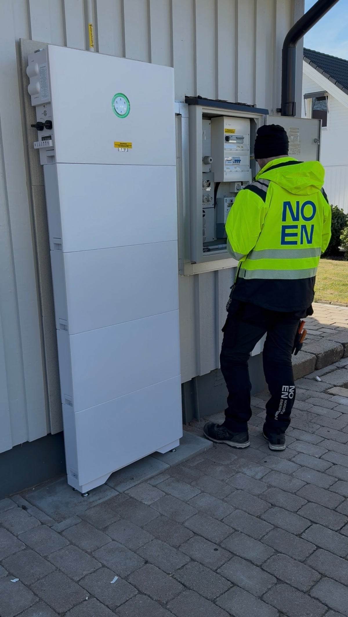 Brandsäkerhet för batterier och solceller – så bygger vi bort riskerna